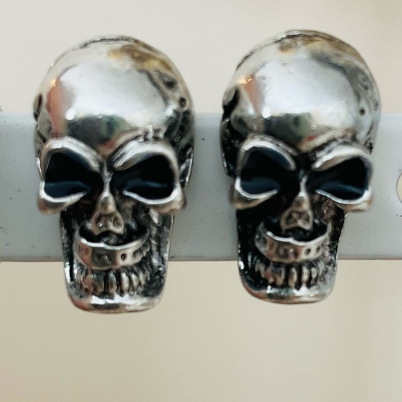 Trendy Gothic Silver Tone Skull Stud Earrings - Picture 3 of 8